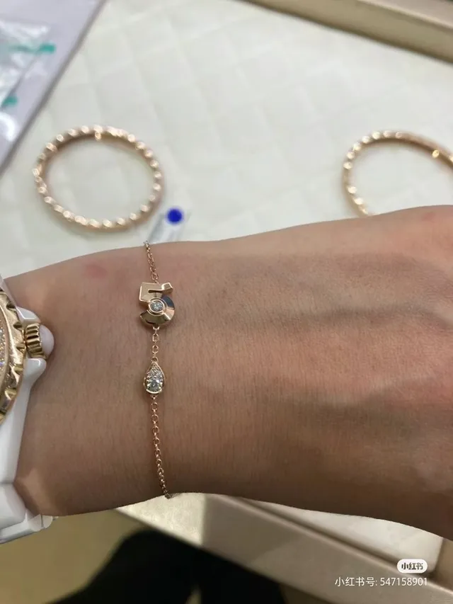 Tiffany & Co. T Collection हीरा ज्यामितीय आकर्षण गुलाबी सोना कंगन 8