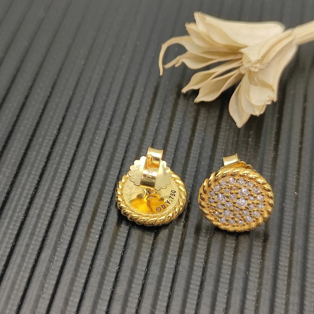 Tiffany & Co. HardWear Pavé pendientes de disco stud 6
