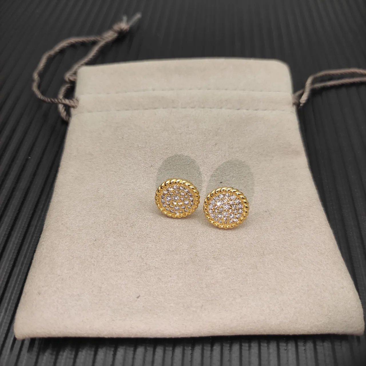 Tiffany & Co. HardWear Pavé pendientes de disco stud 7