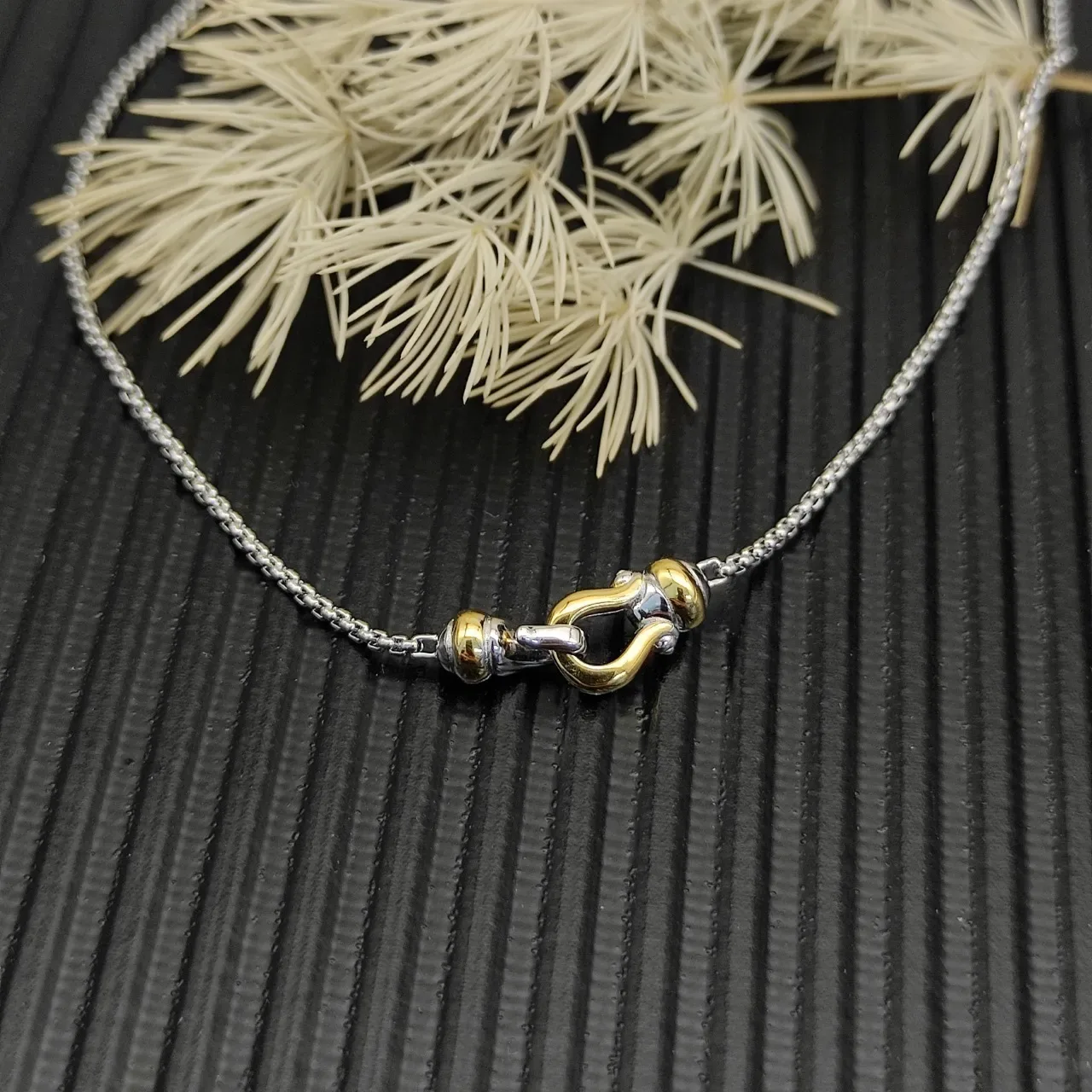 Tiffany & Co. HardWear 双色调 锁扣坠饰项链 6