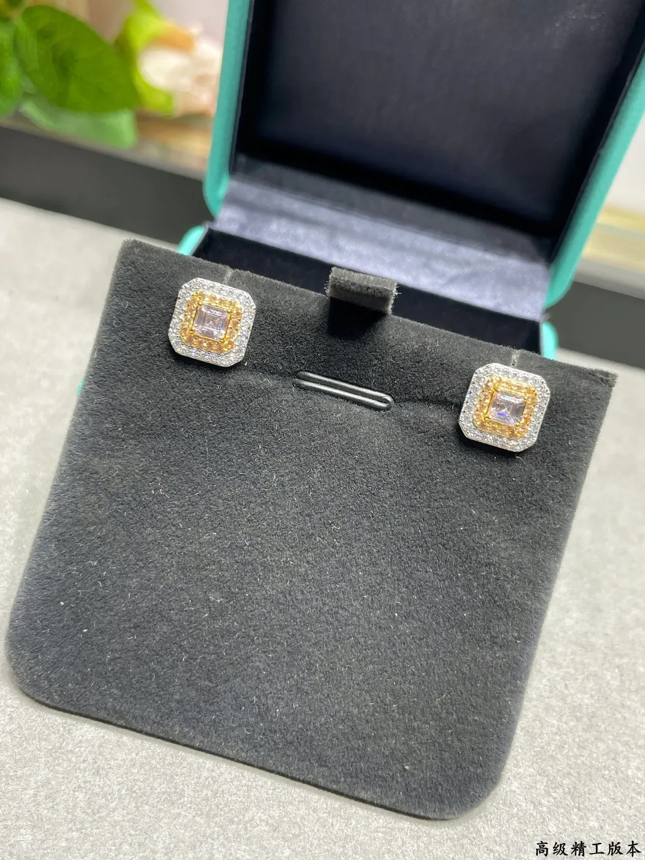 Tiffany & Co. 方形双环双色金耳钉 2