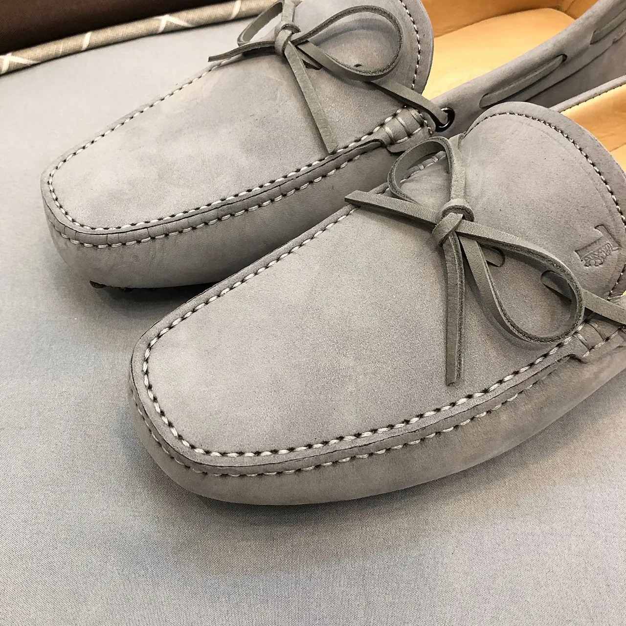 Loafers Tod's Bow de ante gris 6