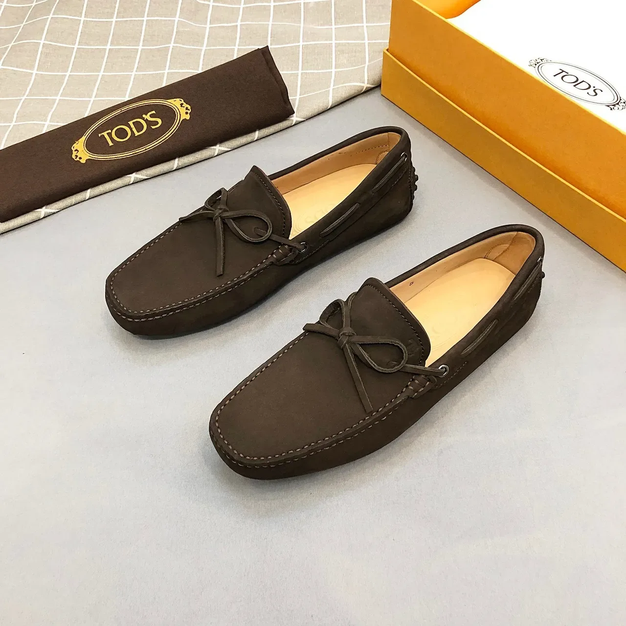 Tod's بني بيج نوبك شبيه للغامز الجزء العلوي الخياطة اليدوية موك تو لوفر 2