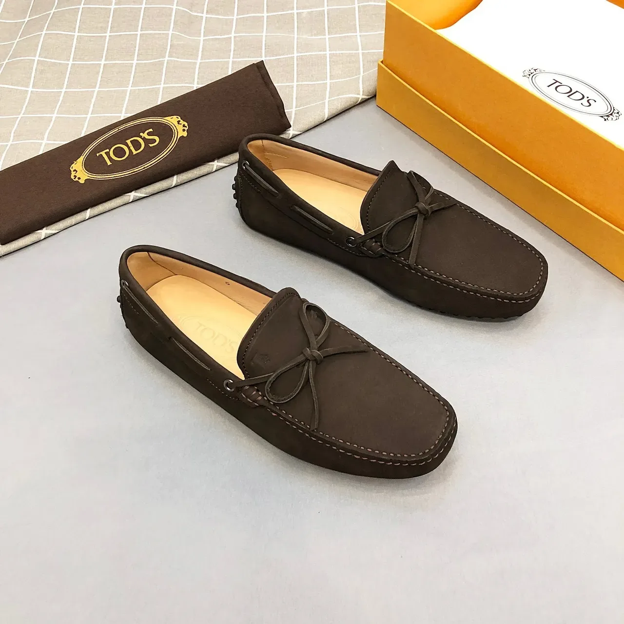 Tod's بني بيج نوبك شبيه للغامز الجزء العلوي الخياطة اليدوية موك تو لوفر 3