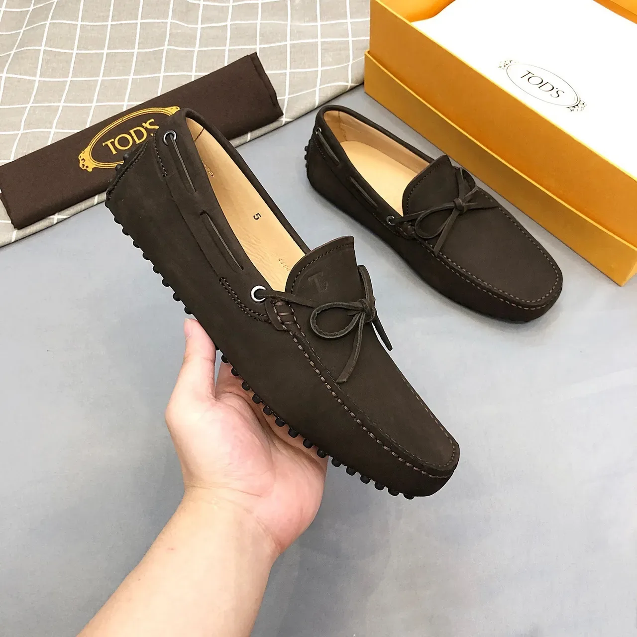Tod's بني بيج نوبك شبيه للغامز الجزء العلوي الخياطة اليدوية موك تو لوفر 8