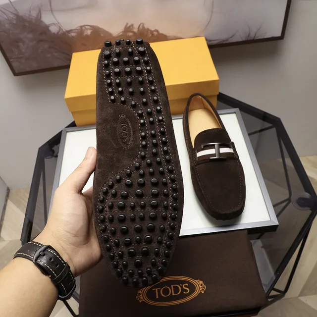 Tod's Gommino Loafer 棕白麂皮鞋面 T-Bar 金属扣 乐福鞋 4