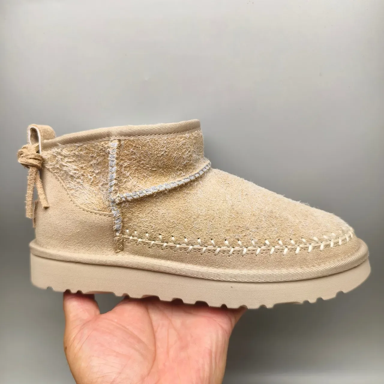 UGG Botas de Nieve Beige y Blanco Forradas con Lana y Superior de Ante 2