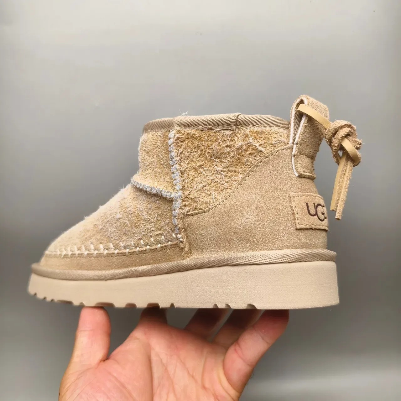 UGG Botas de Nieve Beige y Blanco Forradas con Lana y Superior de Ante 4