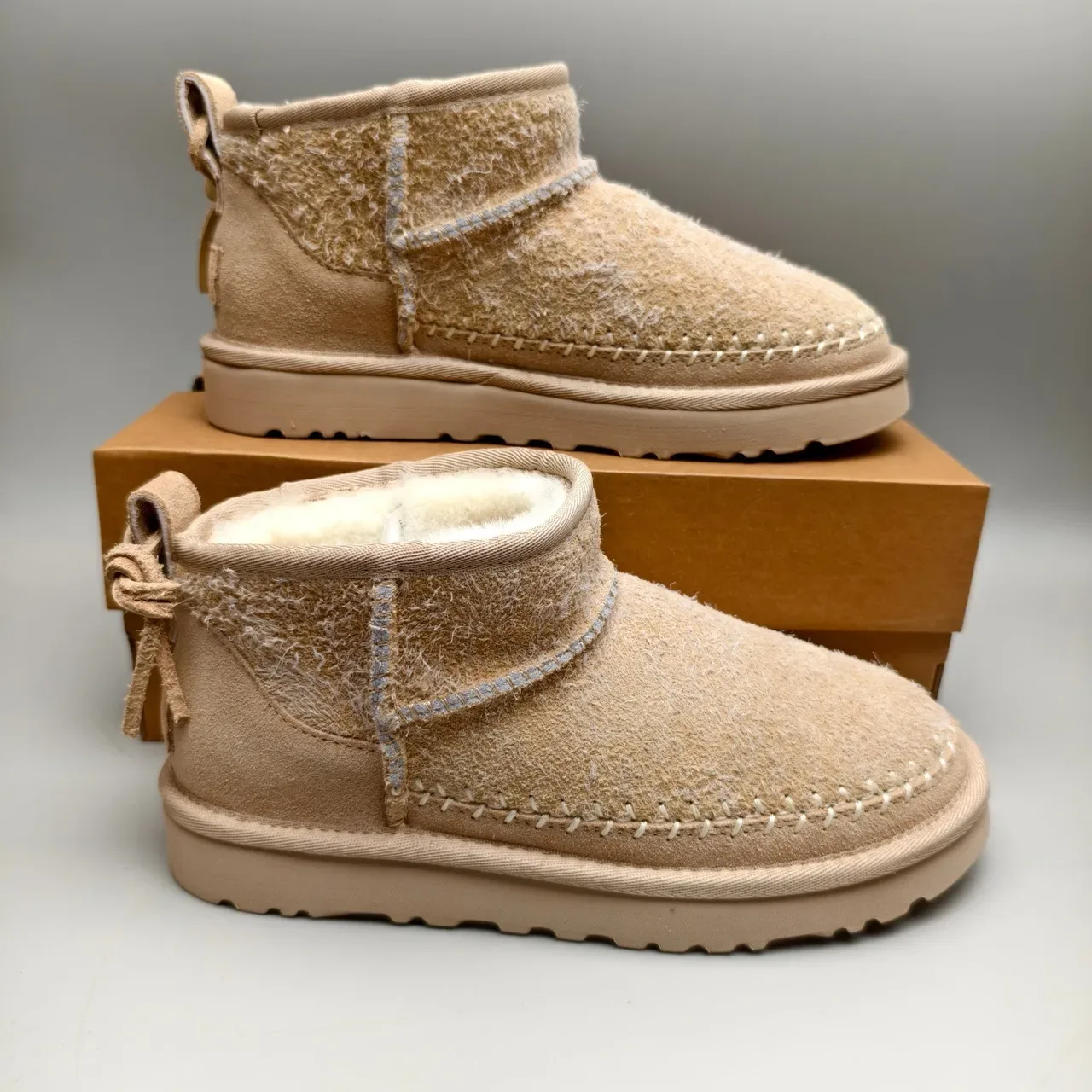 UGG Botas de Nieve Beige y Blanco Forradas con Lana y Superior de Ante 5