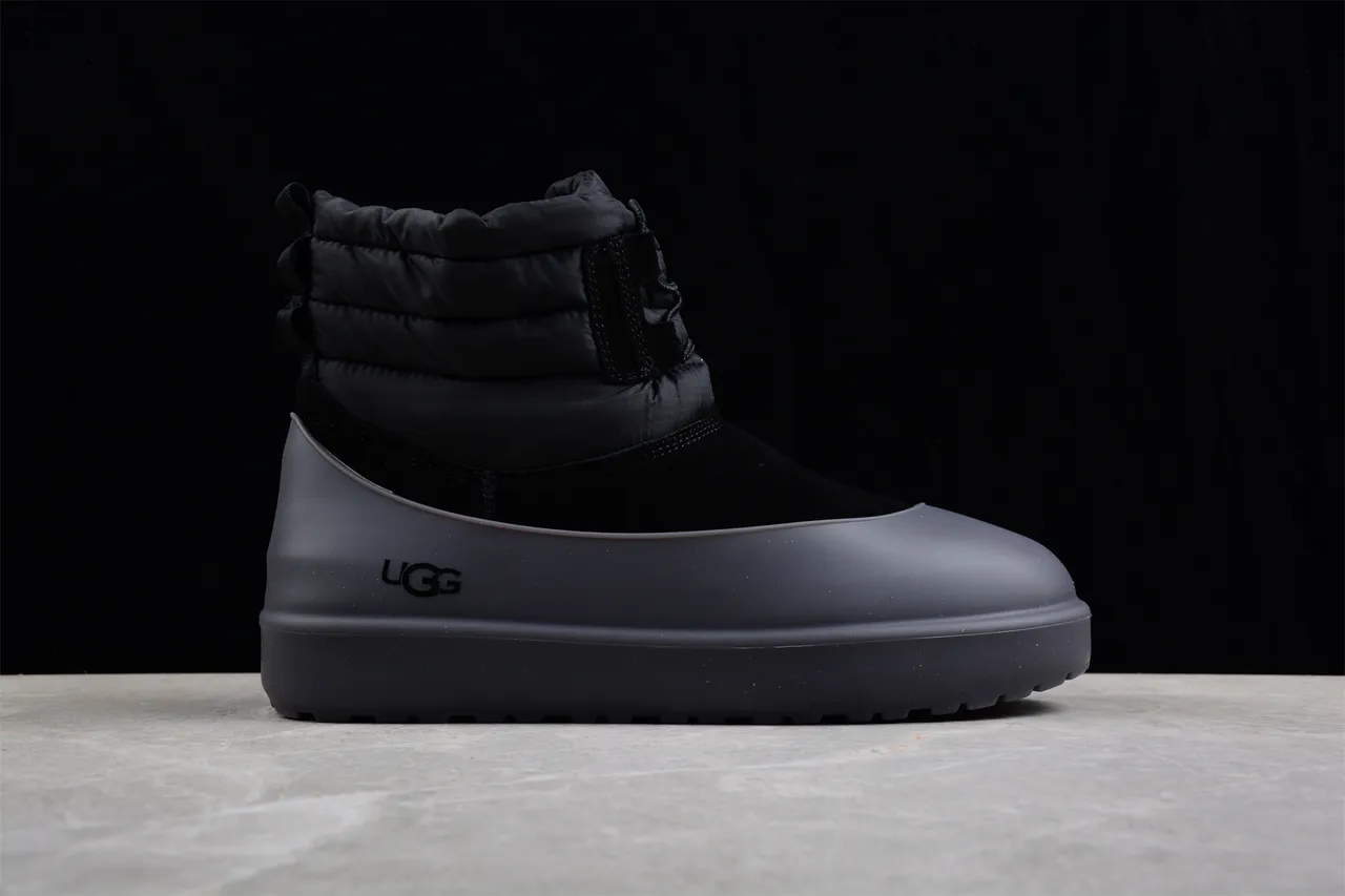 UGG 黑色灰色 填充绗缝领 橡胶脚趾盖 雪靴 13