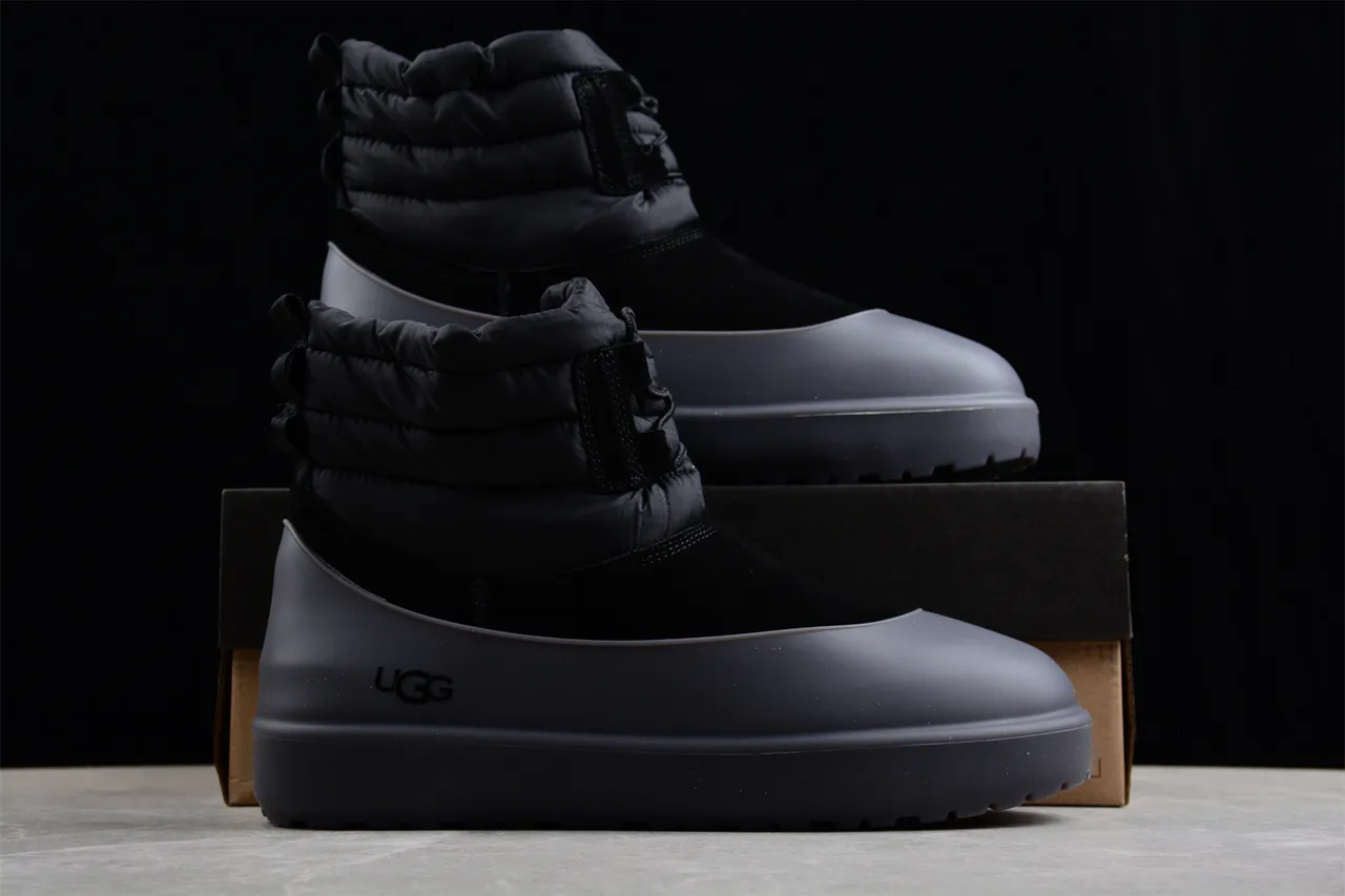 UGG 黑色灰色 填充绗缝领 橡胶脚趾盖 雪靴 14