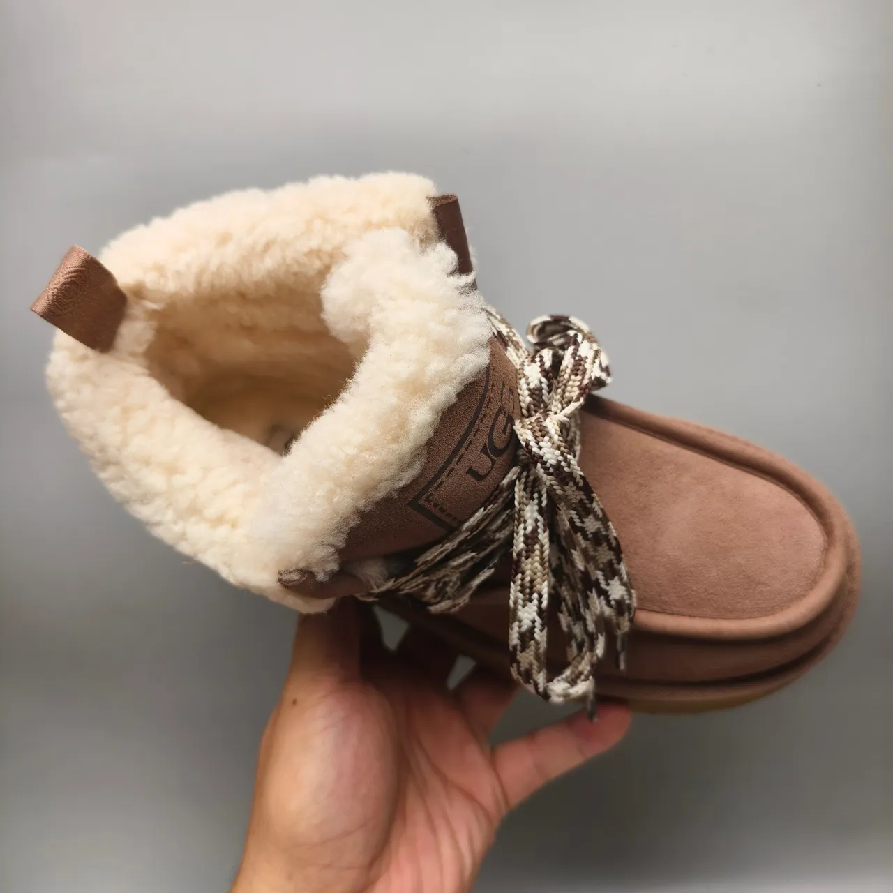 UGG 棕米色 平台鞋底 编织鞋带 雪靴 3