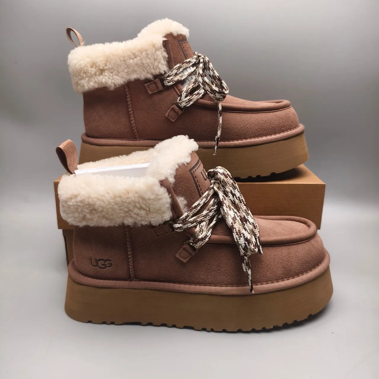 UGG 棕米色 平台鞋底 编织鞋带 雪靴 5