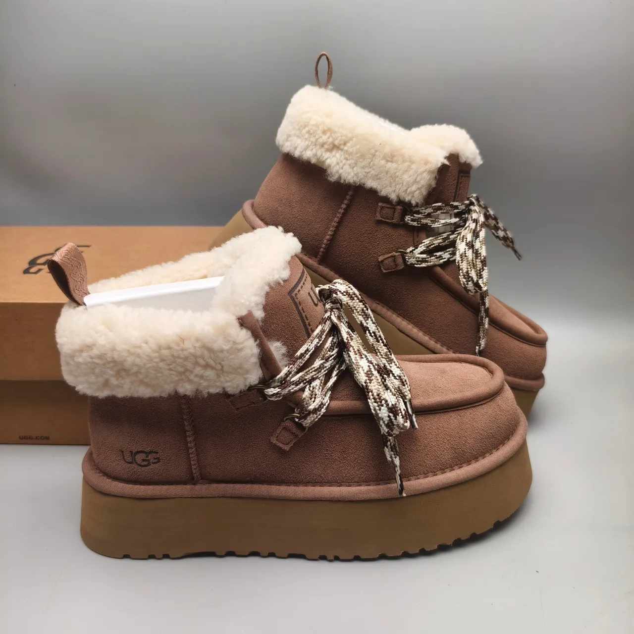 UGG 棕米色 平台鞋底 编织鞋带 雪靴 6