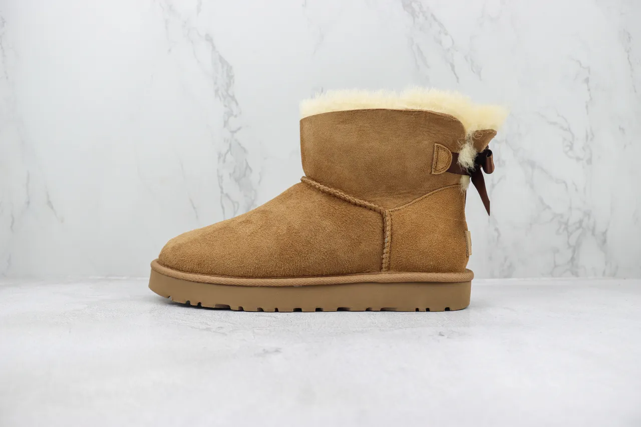 UGG Classic Mini Bow 棕色麂皮羊毛内里雪靴 2