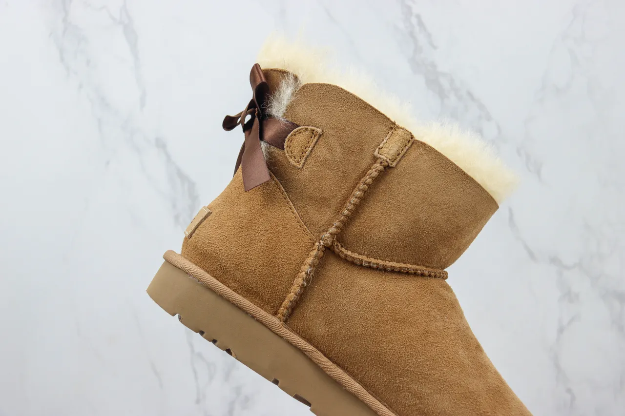 UGG Classic Mini Bow 棕色麂皮羊毛内里雪靴 3