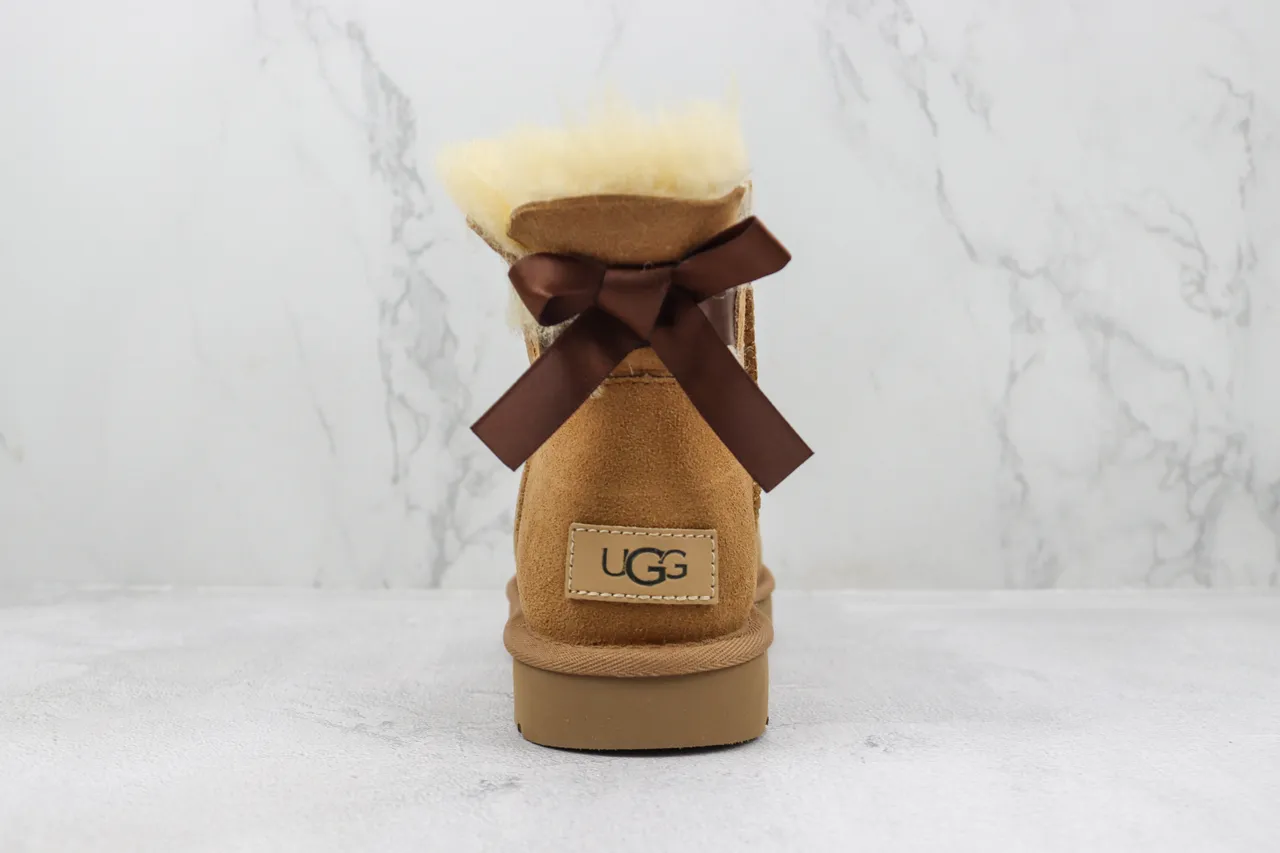 UGG Classic Mini Bow 棕色麂皮羊毛内里雪靴 5