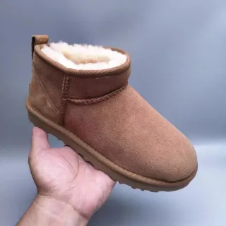 UGG क्लासिक मिनी चेस्टनट ब्राउन सूड शीयरलिंग लाइनड स्नो बूट
