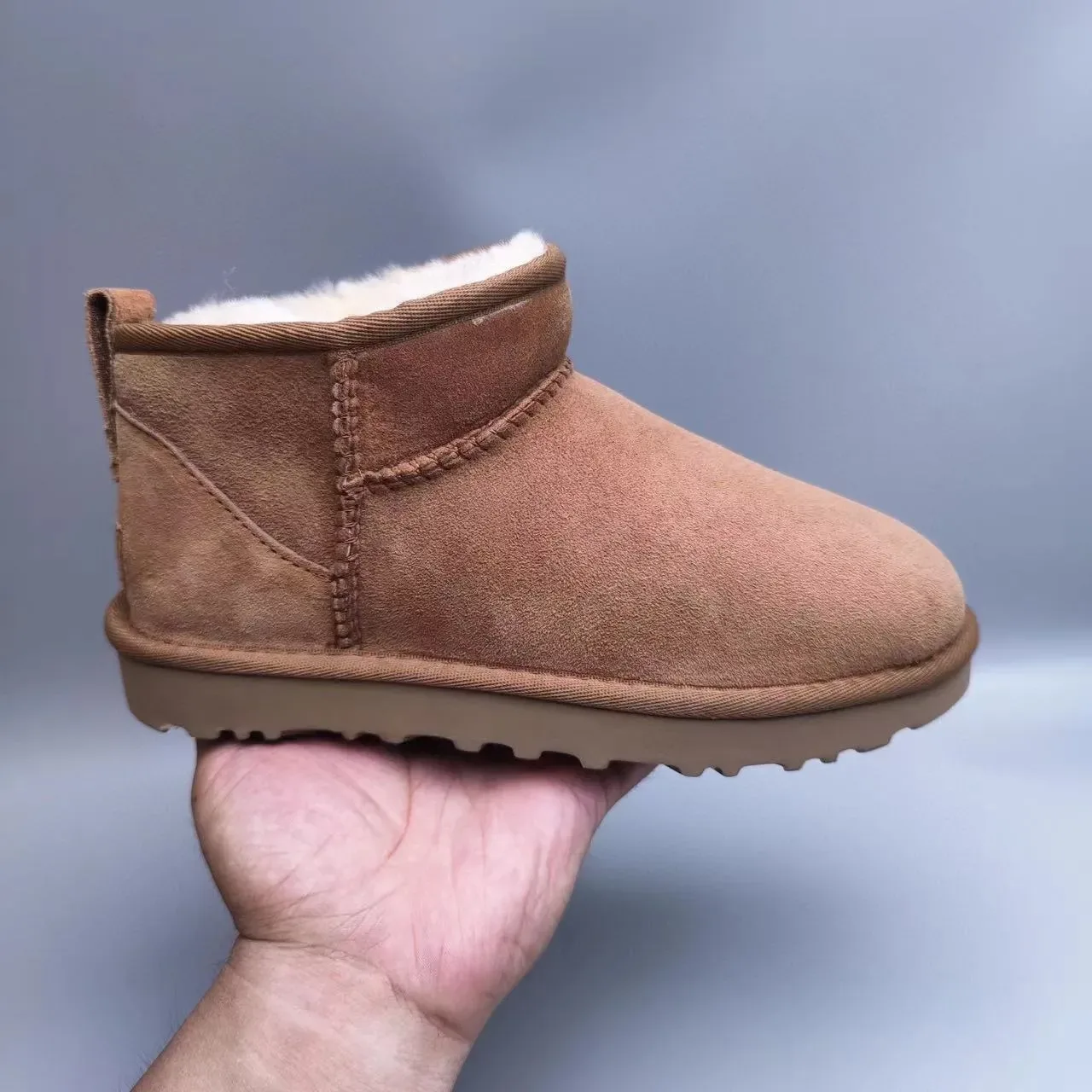 UGG क्लासिक मिनी चेस्टनट ब्राउन सूड शीयरलिंग लाइनड स्नो बूट 3