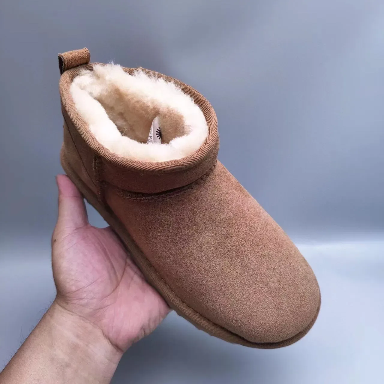 UGG क्लासिक मिनी चेस्टनट ब्राउन सूड शीयरलिंग लाइनड स्नो बूट 4