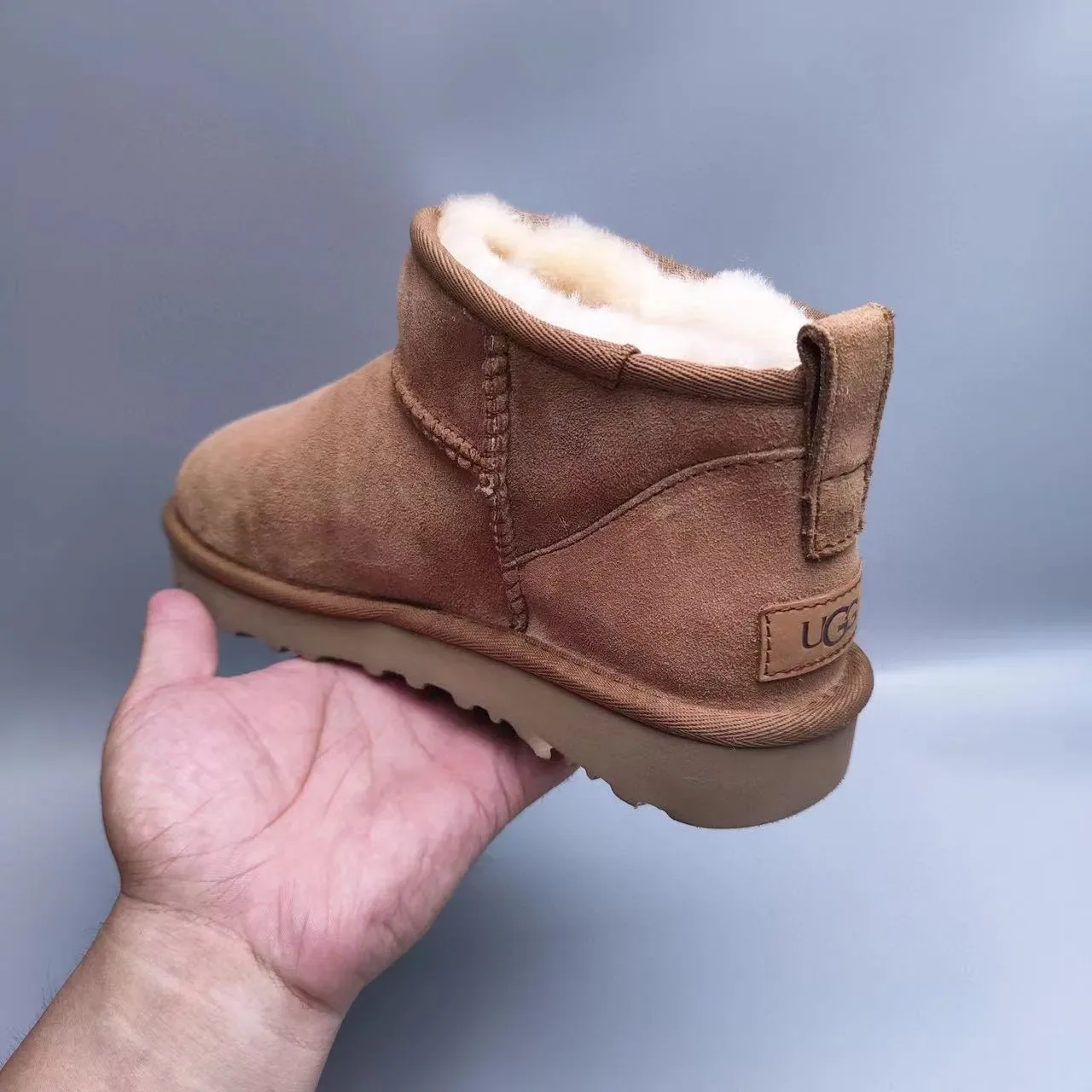 UGG क्लासिक मिनी चेस्टनट ब्राउन सूड शीयरलिंग लाइनड स्नो बूट 7