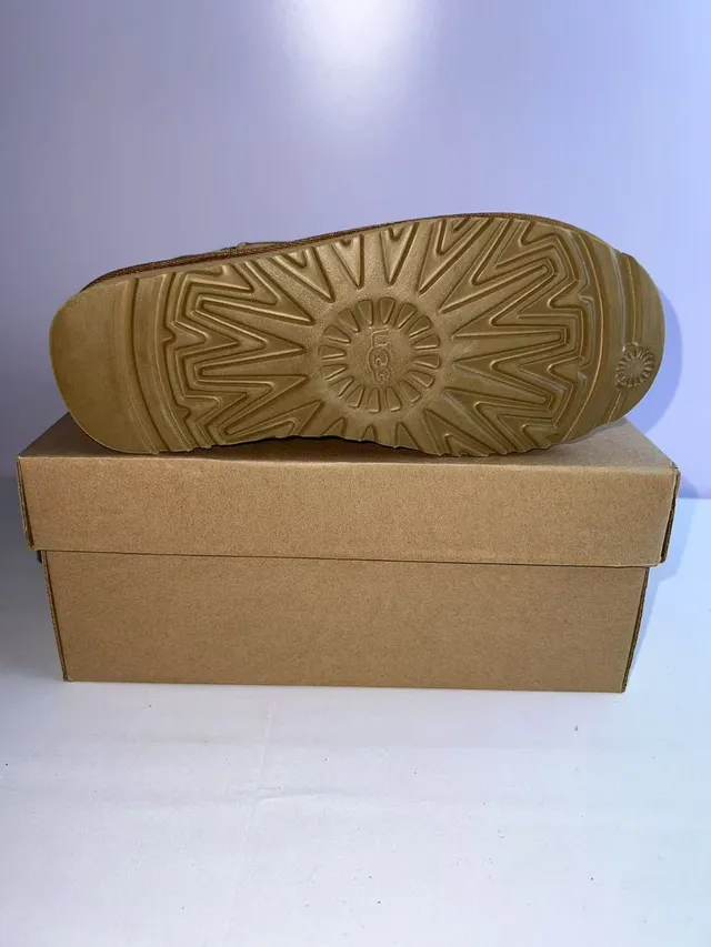 UGG Classic Mini Tan 麂皮雪靴 2