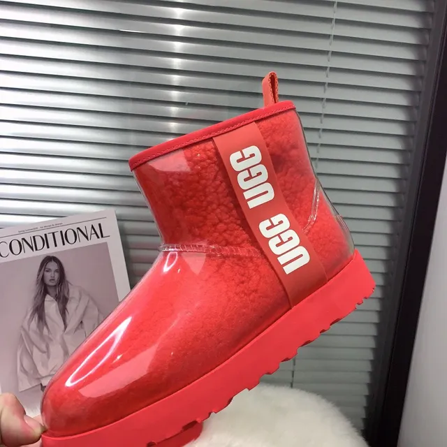 UGG Classic Mini 透明红色雪靴 4