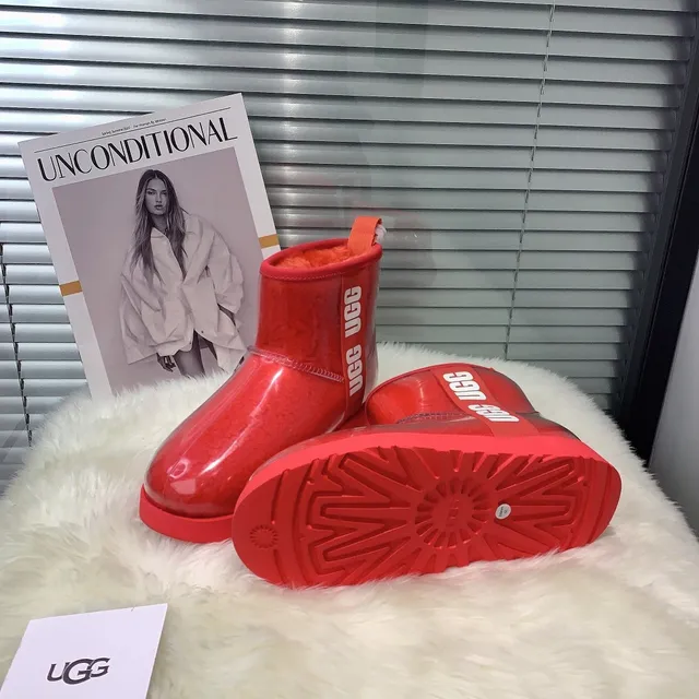 UGG Classic Mini 透明红色雪靴 5