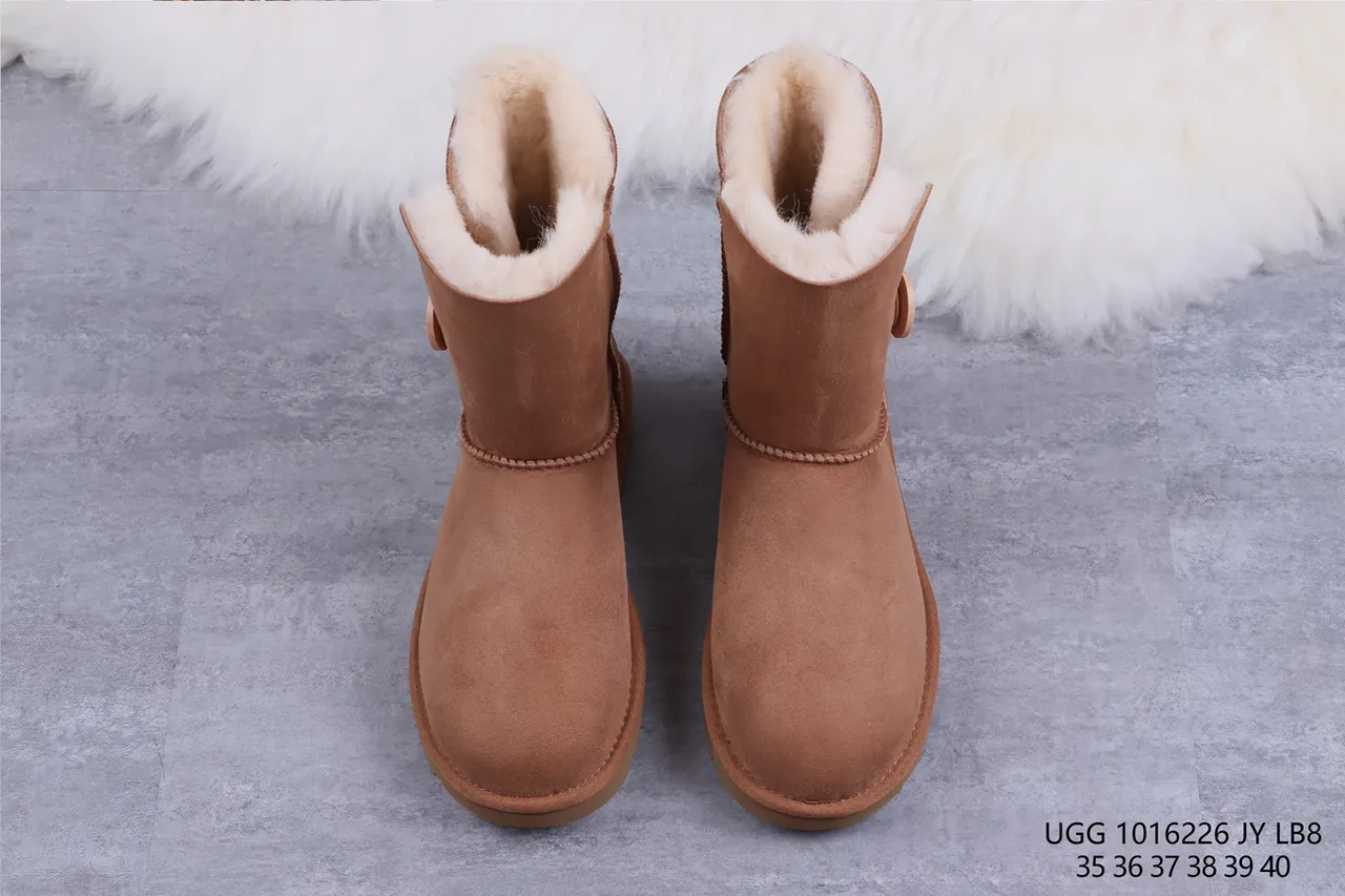 UGG Classic Short Botas de Nieve de Ante Marrón con Forro de Shearling 9