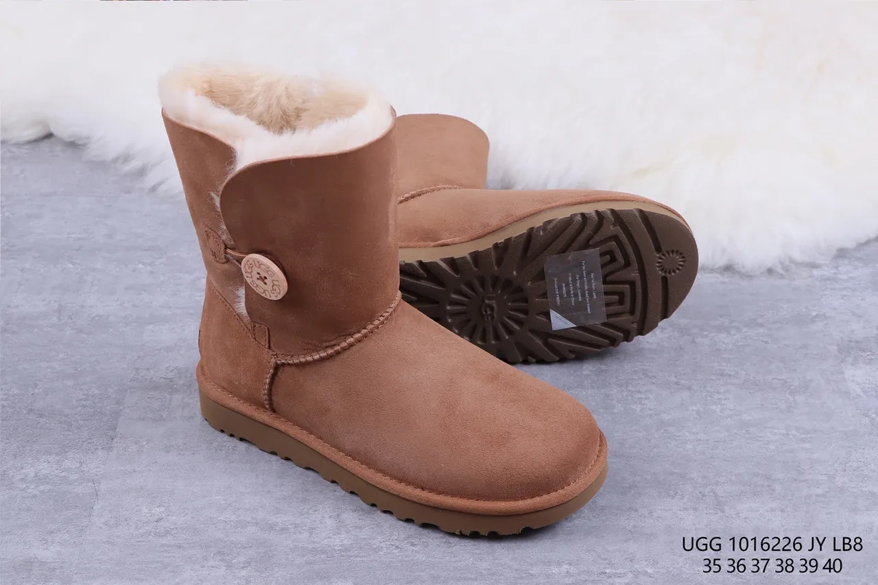 UGG Classic Short Botas de Nieve de Ante Marrón con Forro de Shearling 10
