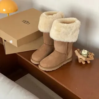 UGG经典高筒棕色麂皮羊毛饰边雪靴