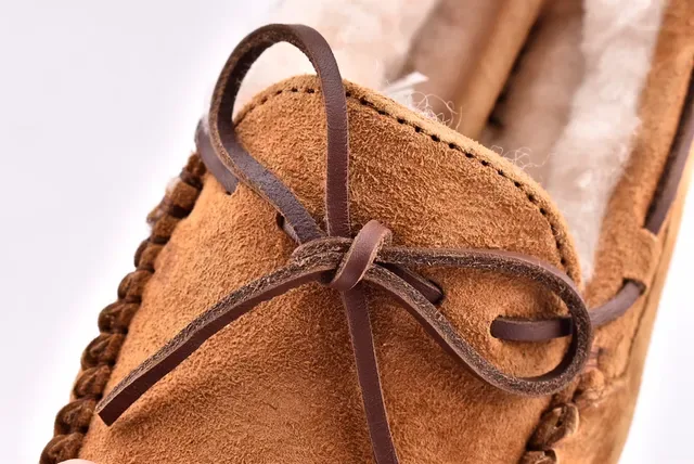 UGG डाकोटा टैन सुड शियरलिंग-लाइन्ड मॉकसिन लूफर्स 6