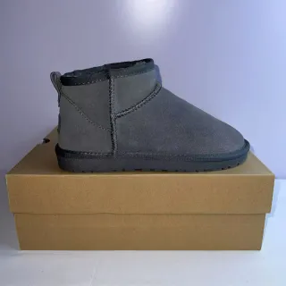 UGG 灰黑色麂皮革上层羊毛内衬领雪靴
