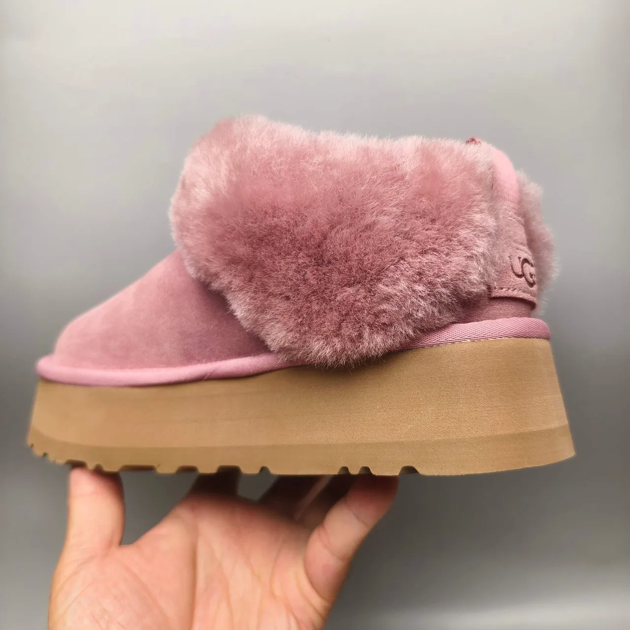 UGG गुलाबी भूरा स्लिप-ऑन प्लेटफॉर्म शेयरलिंग-कलर वाली बर्फीले जूते 4
