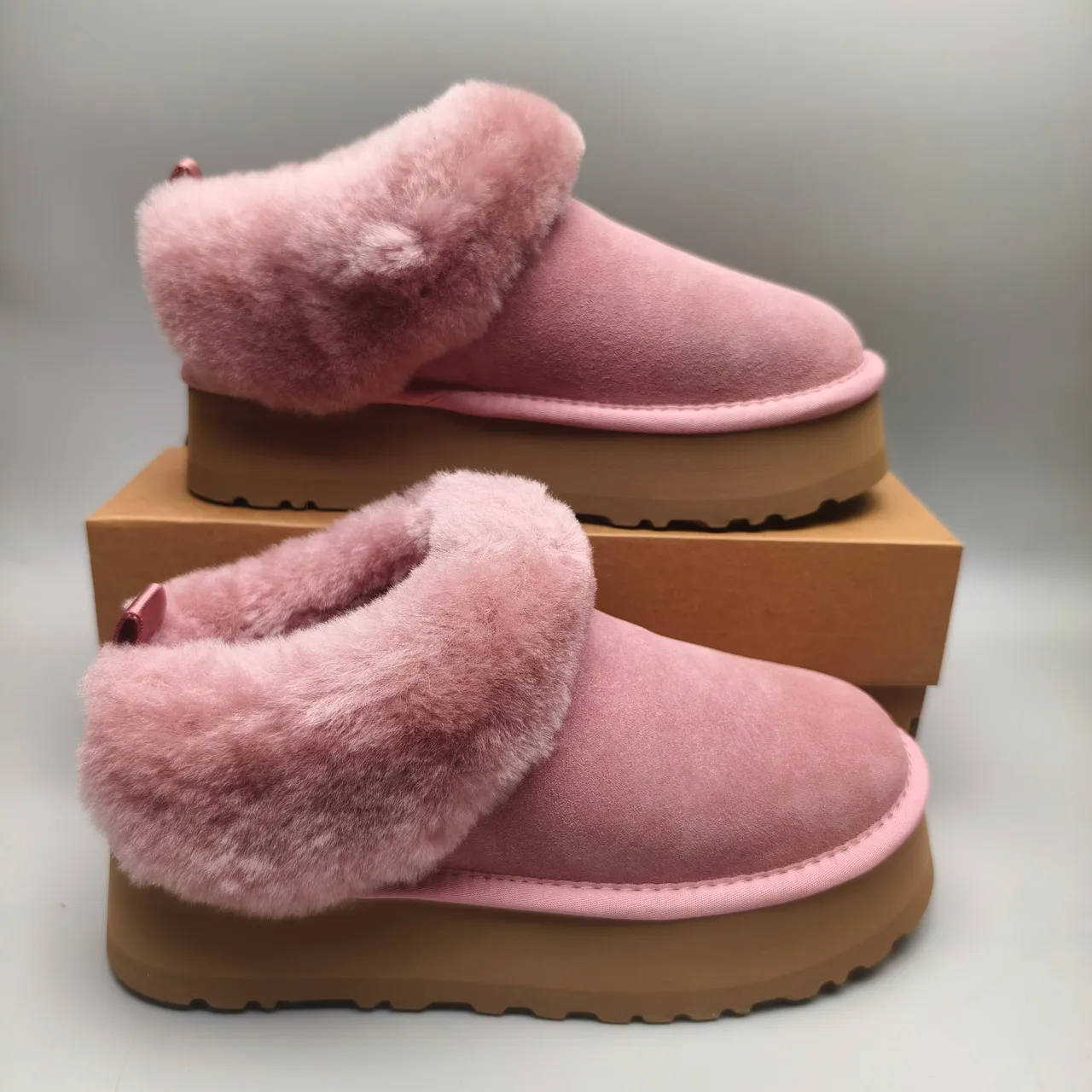 UGG गुलाबी भूरा स्लिप-ऑन प्लेटफॉर्म शेयरलिंग-कलर वाली बर्फीले जूते 5