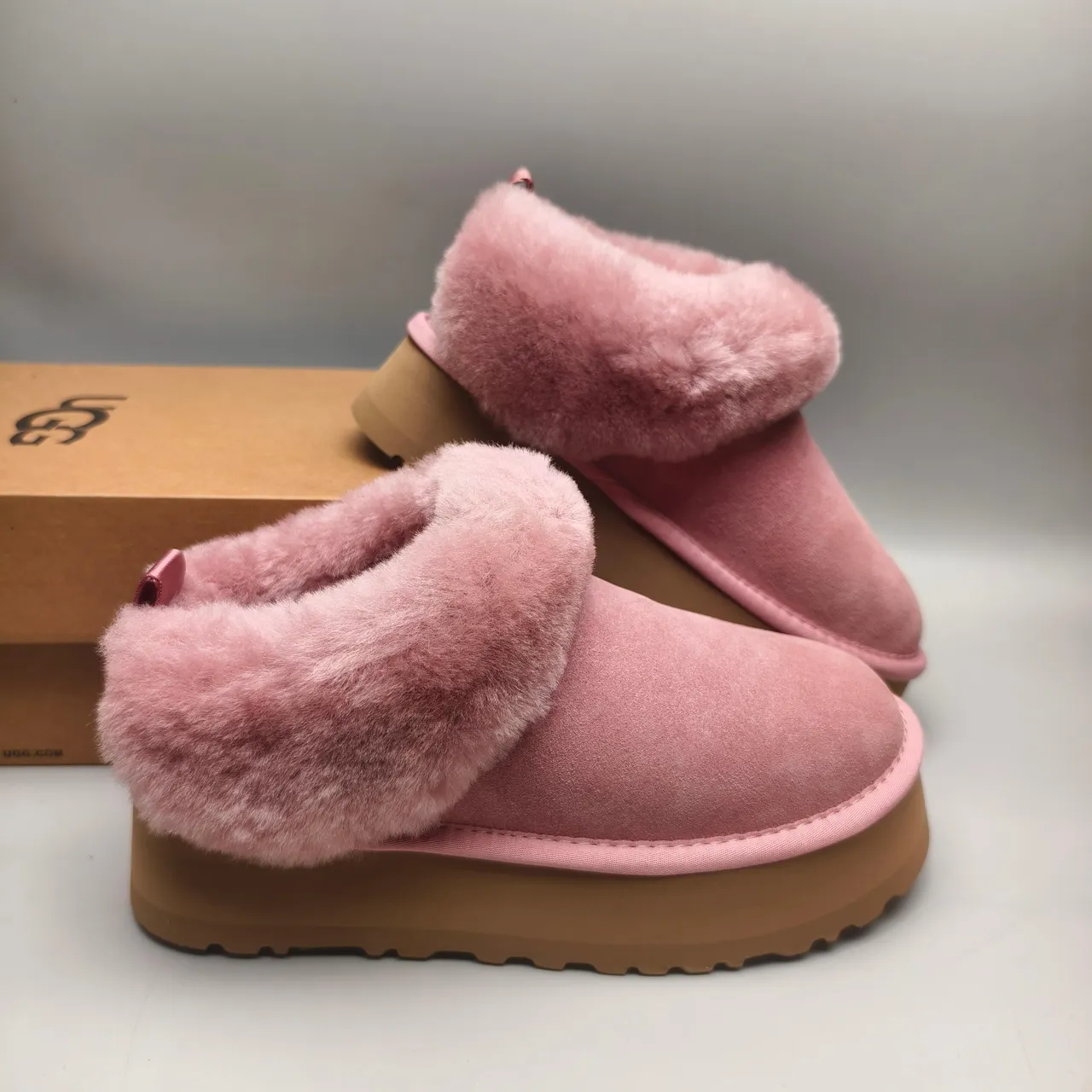 UGG गुलाबी भूरा स्लिप-ऑन प्लेटफॉर्म शेयरलिंग-कलर वाली बर्फीले जूते 6