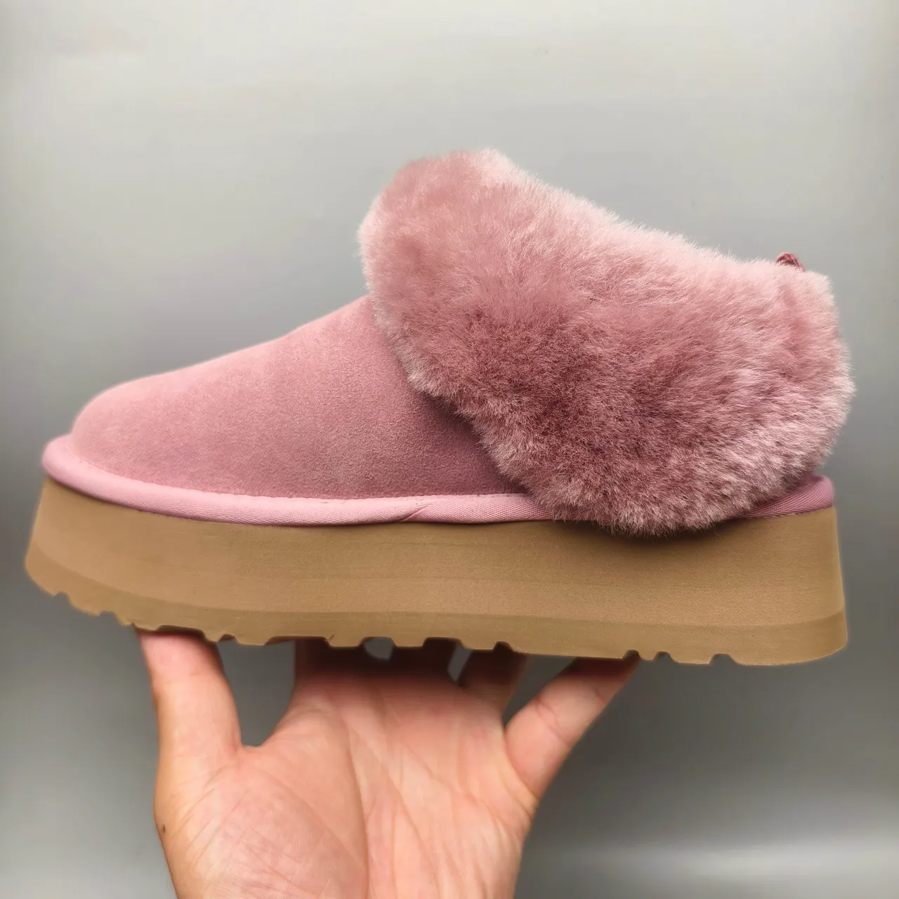 UGG गुलाबी भूरा स्लिप-ऑन प्लेटफॉर्म शेयरलिंग-कलर वाली बर्फीले जूते 7