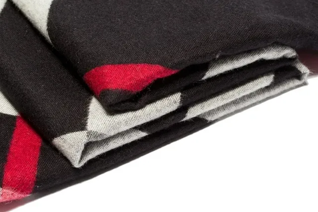 UGG প্লেইড-স্ট্রাইপড ক্যাশমির স্কার্ফ 10