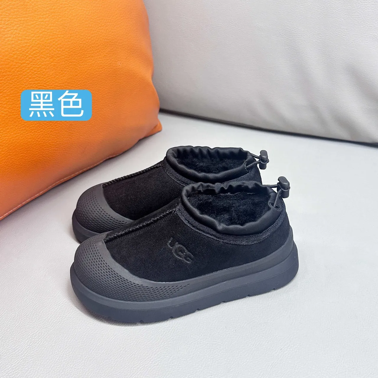 UGG Tasman 黑色一脚蹬平台雪靴 3