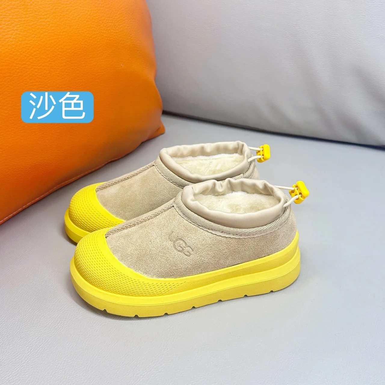 UGG Tasman 黑色一脚蹬平台雪靴 4