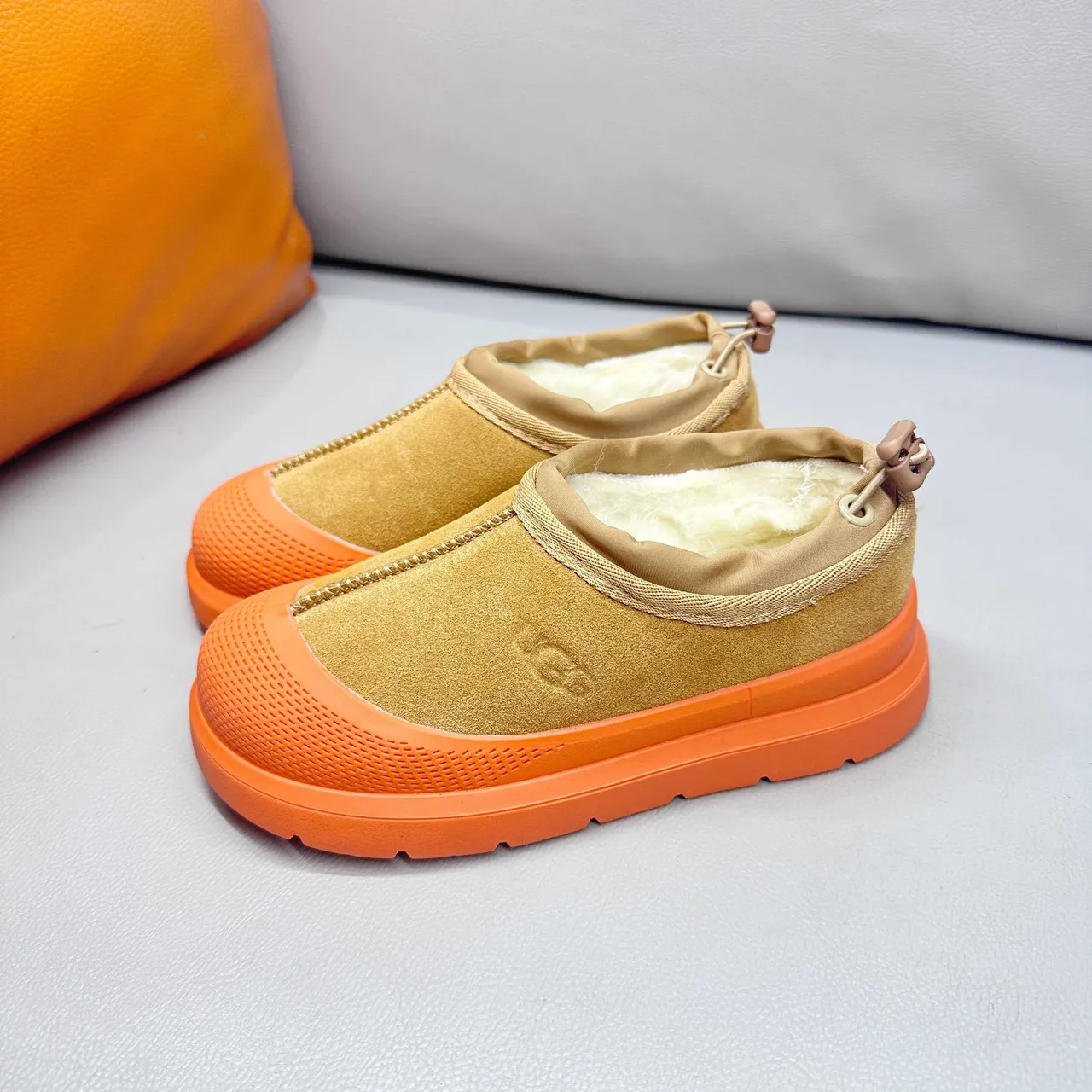 UGG Tasman 黑色一脚蹬平台雪靴 9