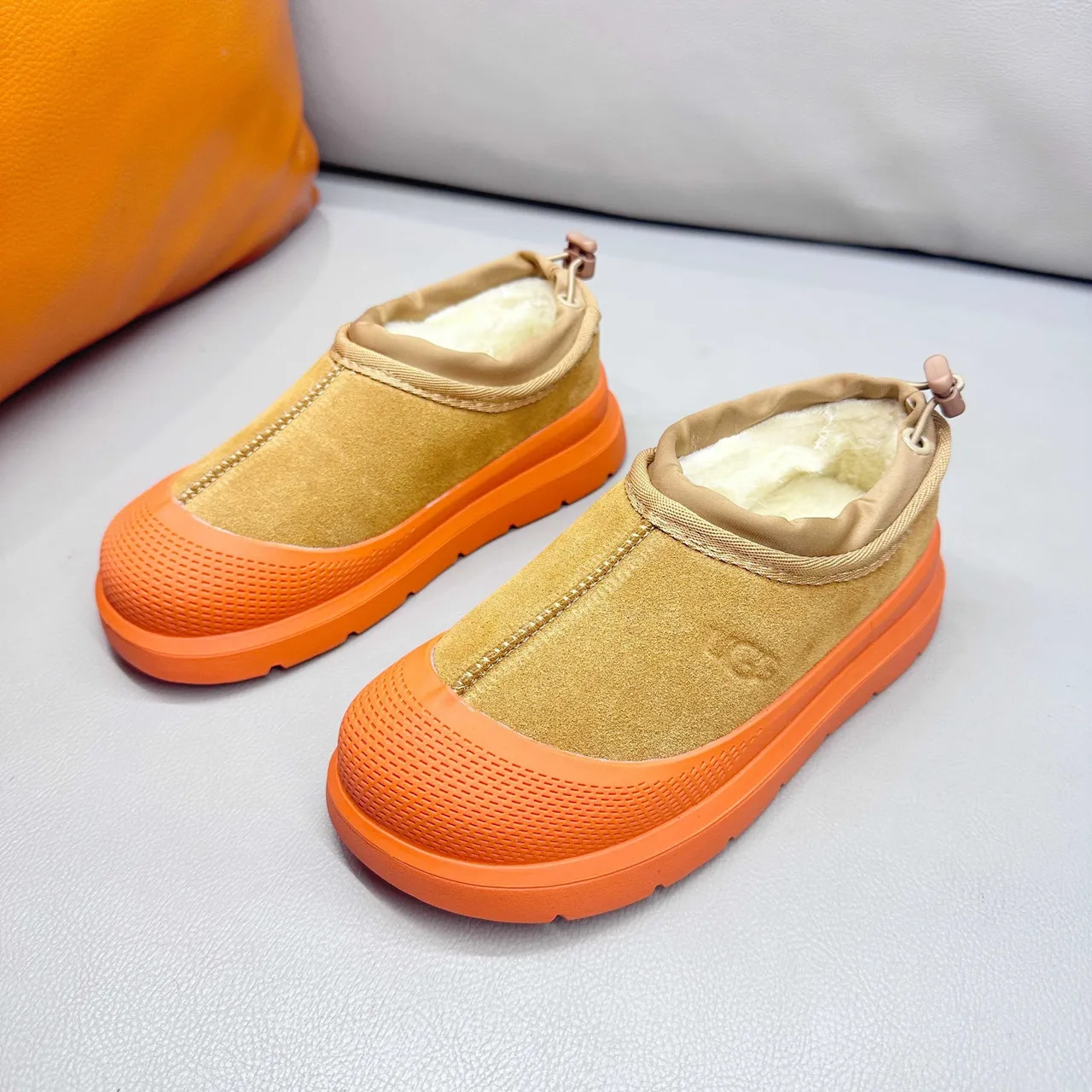 UGG Tasman 黑色一脚蹬平台雪靴 10