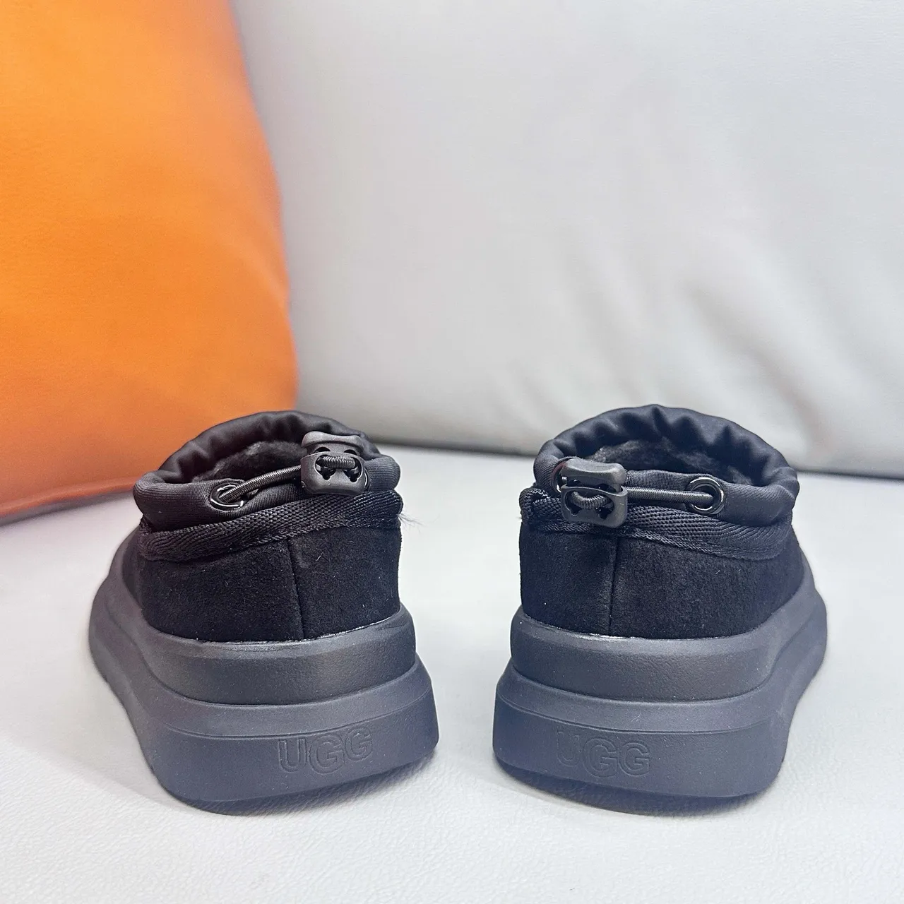 UGG Tasman 黑色一脚蹬平台雪靴 20