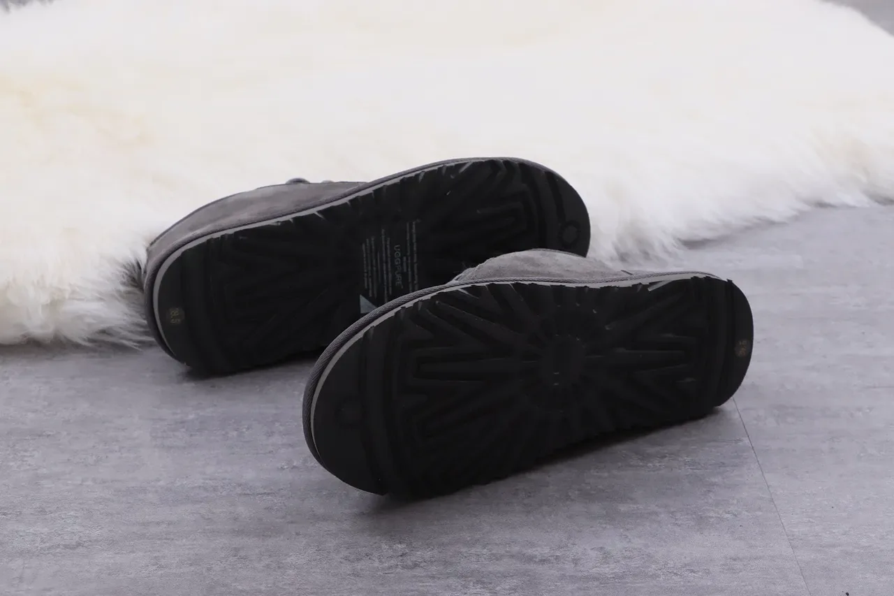 UGG Tasman Botas de Neve de Camurça Cinza Carvão Forradas em Shearling com Cadarços 3
