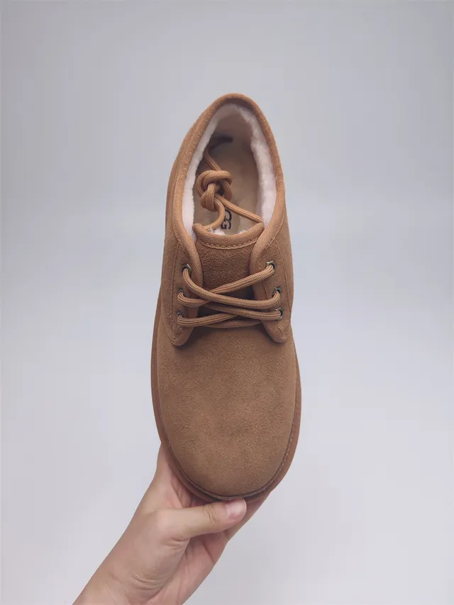 UGG Tasman حذاء ثلجي بني كستنائي جلد مخملي مع فراء داخلي مربوط بحزام 10