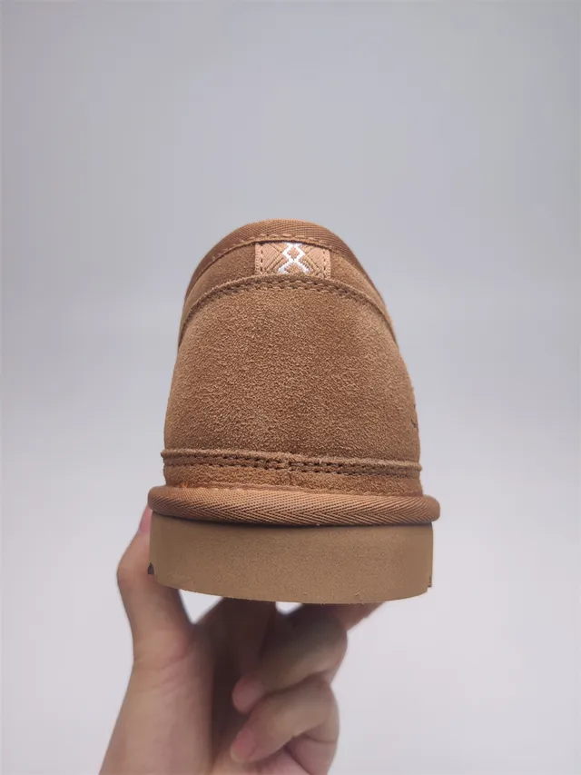 UGG Tasman حذاء ثلجي بني كستنائي جلد مخملي مع فراء داخلي مربوط بحزام 12