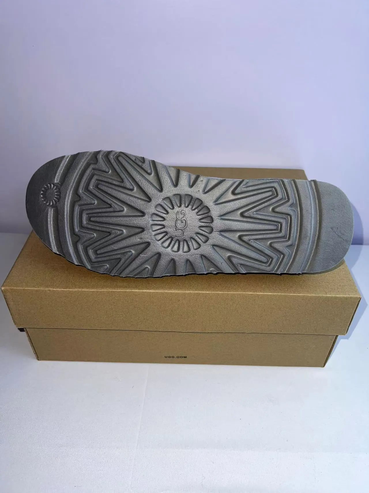 UGG Tasman ধূসর রূপালী সুয়েড উপর বুনন ট্রিম কলার স্লিপার্স 3