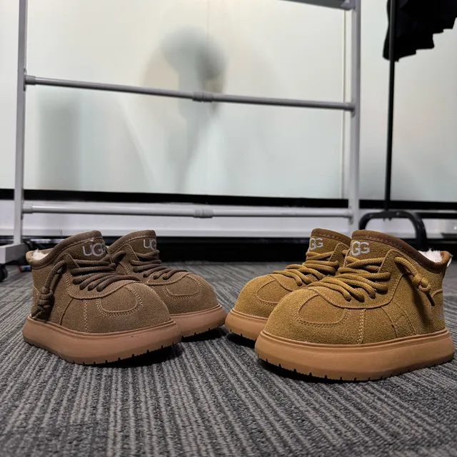 UGG Tasman-Style Botas de nieve de ante color tan forradas con piel de cordero 3