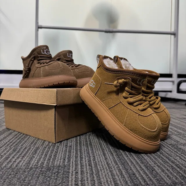 UGG Tasman-Style Botas de nieve de ante color tan forradas con piel de cordero 5