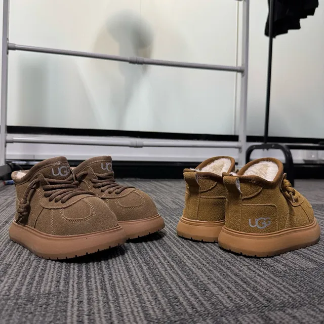UGG Tasman-Style Botas de nieve de ante color tan forradas con piel de cordero 6